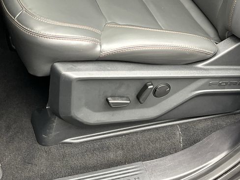 Used 2025 Ford Expedition Active image 13