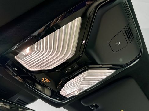 Used 2025 BMW 330i 330i w/ Premium Package image 18