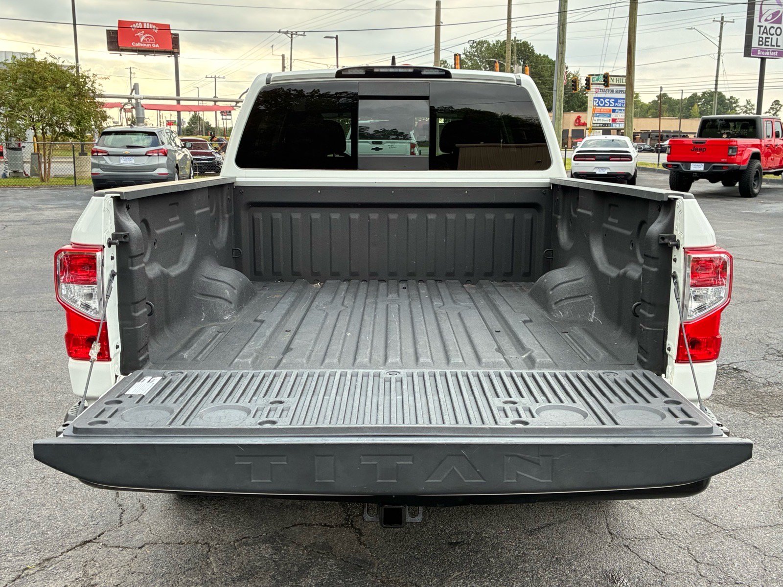 Used 2022 Nissan Titan S w/ S Utility Package RWD image 5