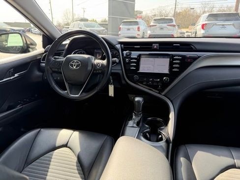 Used 2019 Toyota Camry SE w/ Carpet Mat Package image 4