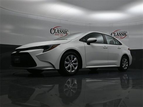 Used 2024 Toyota Corolla LE image 25