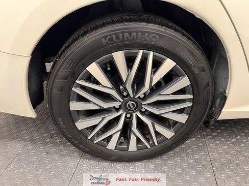 Used 2025 Nissan Altima 2.5 SV FWD image 18