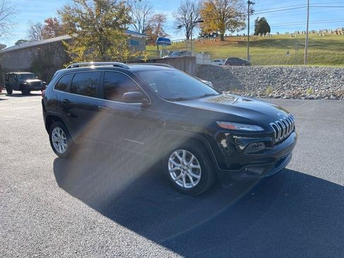 Used 2018 Jeep Cherokee Latitude FWD image 7