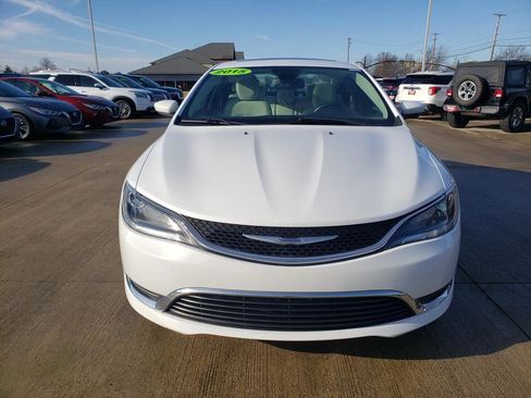 Used 2015 Chrysler 200 Limited w/ Convenience Group image 2