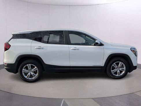 Used 2024 GMC Terrain SLE FWD image 8
