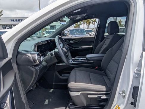 Used 2025 Chevrolet Equinox LT FWD image 9