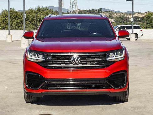 Used 2020 Volkswagen Atlas Cross Sport SE w/ Panoramic Sunroof Package image 5