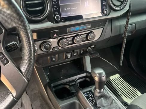 Used 2021 Toyota Tacoma TRD Off-Road AWD/4WD image 10
