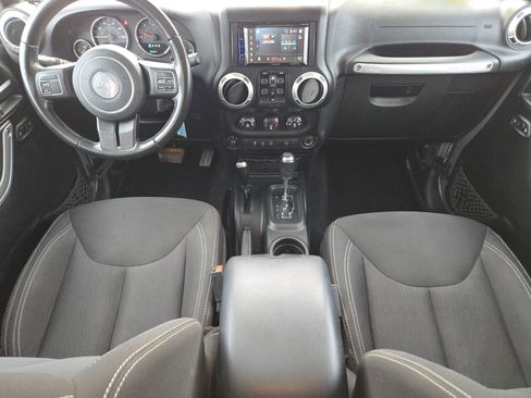 Used 2018 Jeep Wrangler Unlimited Sahara image 24