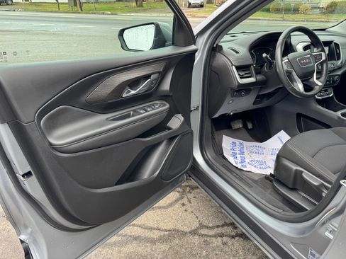 Used 2023 GMC Terrain SLE image 16