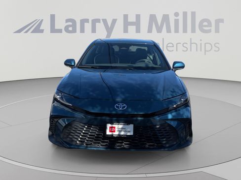 Used 2025 Toyota Camry SE FWD image 8