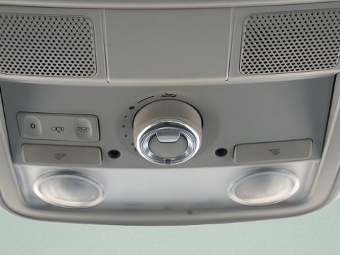 Used 2012 Volkswagen Jetta SE FWD image 18