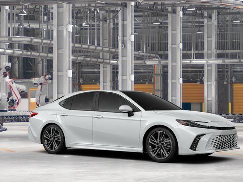 New 2026 Toyota Camry Hybrid FWD image 14