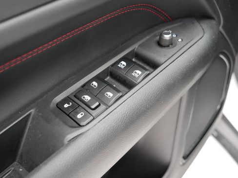 Used 2023 Jeep Compass Trailhawk image 19