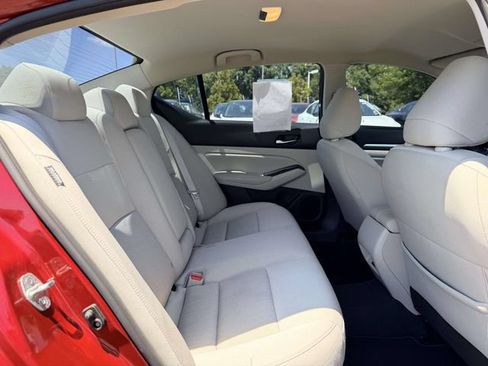 Used 2022 Nissan Altima 2.5 SV FWD image 11