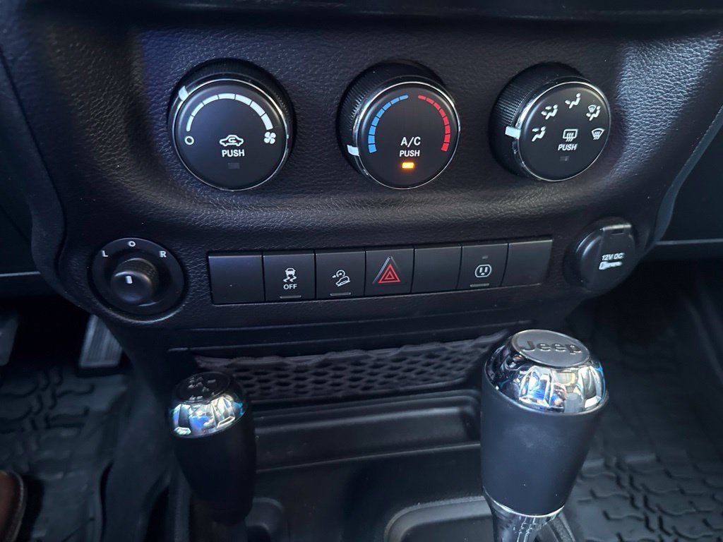 Used 2017 Jeep Wrangler Unlimited Sport AWD/4WD image 27