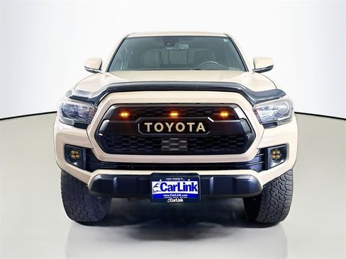 Used 2019 Toyota Tacoma TRD Off-Road image 2