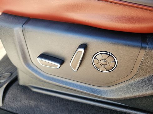 Used 2020 Ford F250 Platinum w/ FX4 Off-Road Package image 12