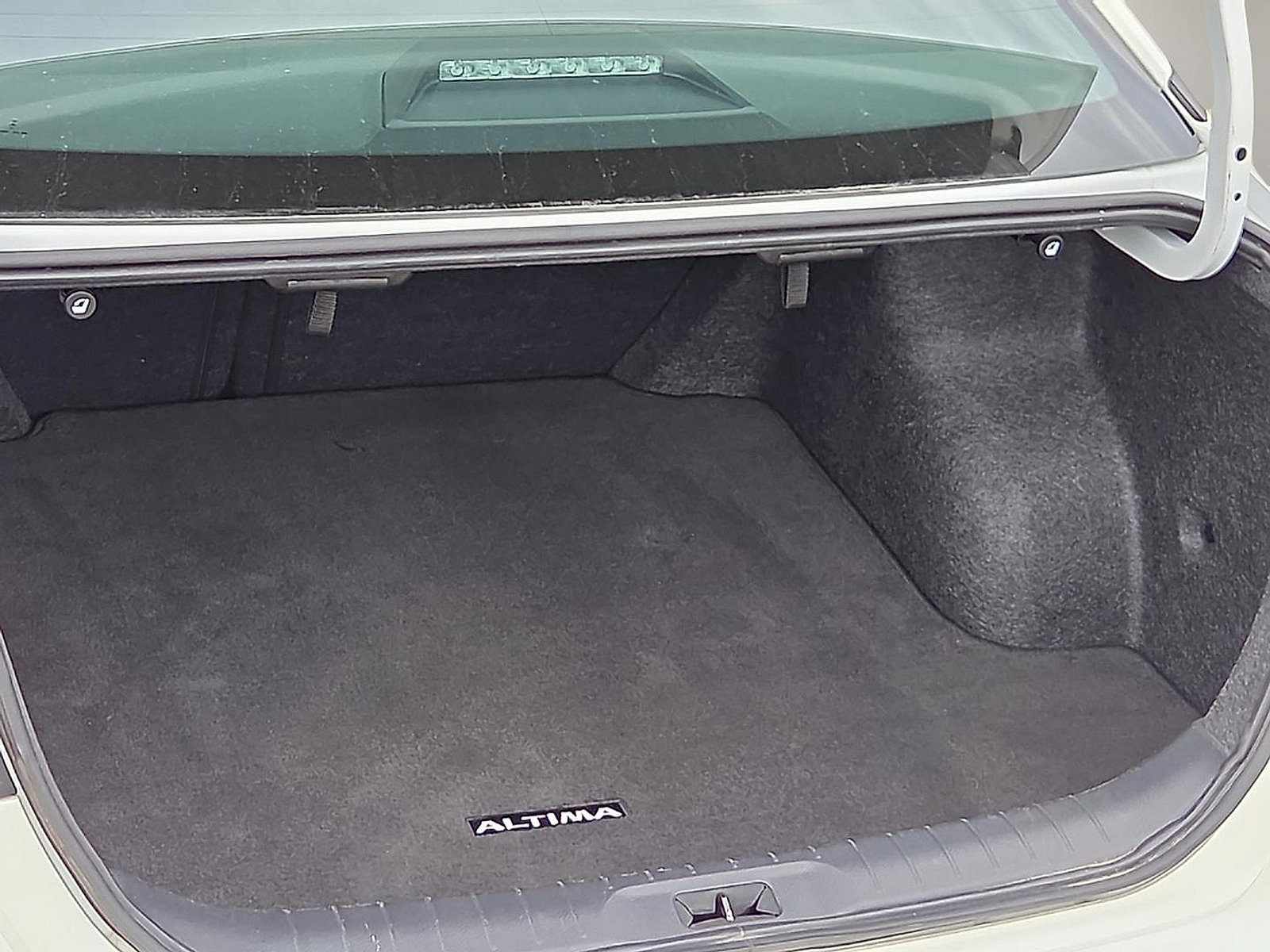 Used 2025 Nissan Altima 2.5 SV FWD image 8