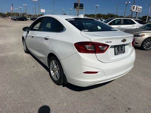 Used 2018 Chevrolet Cruze LT w/ Convenience Package image 8