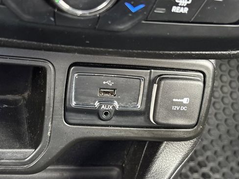 Used 2018 Jeep Renegade Altitude w/ Cold Weather Group image 30