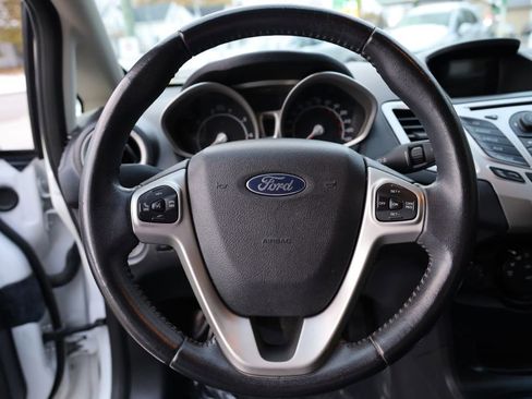 Used 2013 Ford Fiesta SE image 22