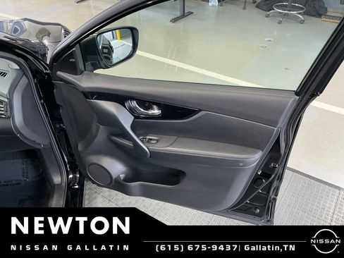 Used 2020 Nissan Rogue Sport SV FWD image 36