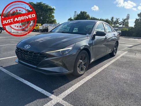 Used 2023 Hyundai Elantra SEL w/ Cargo Package FWD image 2