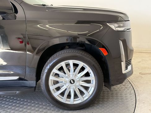 Used 2022 Cadillac Escalade Luxury AWD/4WD image 12