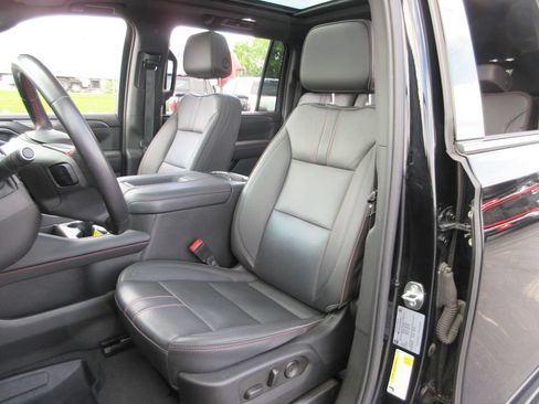 Used 2023 Chevrolet Suburban RST AWD/4WD image 19
