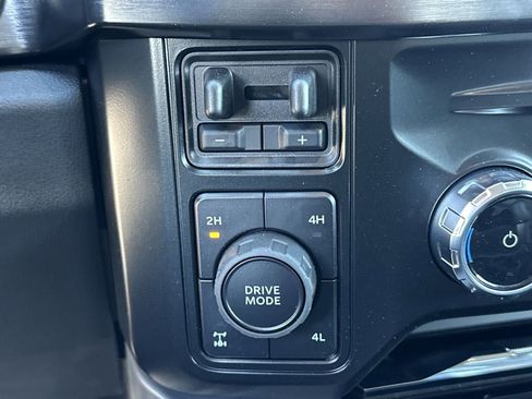 New 2026 Ford F250 Lariat w/ Black Appearance Package image 28