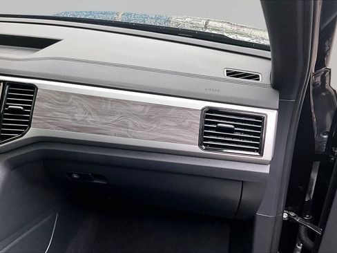 Used 2023 Volkswagen Atlas Cross Sport SE w/ Panoramic Sunroof Package FWD image 19