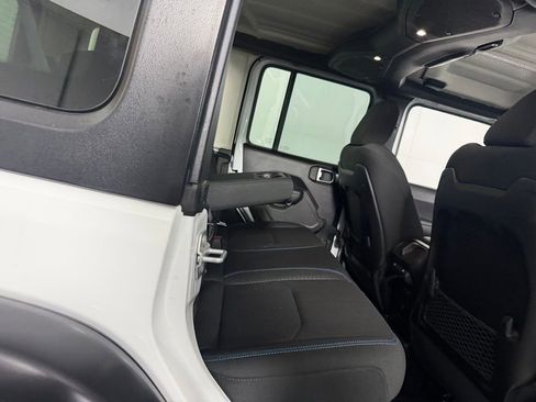 Certified 2025 Jeep Wrangler Unlimited Rubicon 4xe w/ Convenience Group AWD/4WD image 29