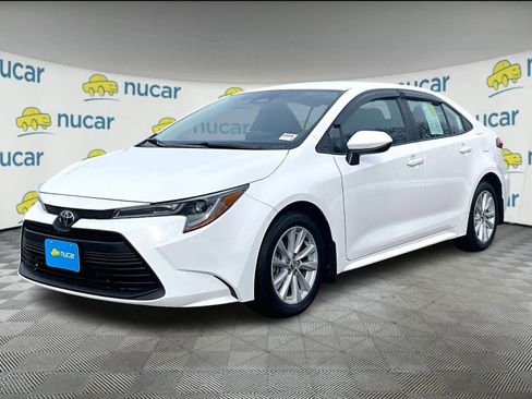 Used 2025 Toyota Corolla LE w/ LE Premium Package image 3