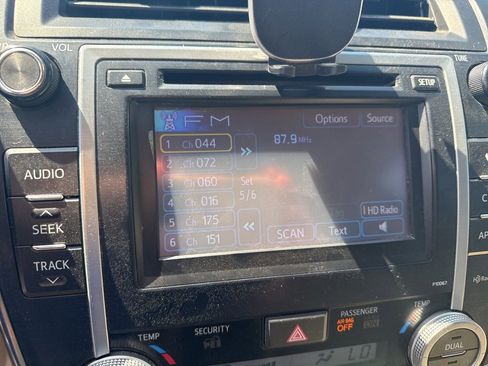 Used 2012 Toyota Camry XLE FWD image 8