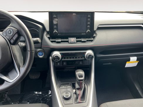 Used 2022 Toyota RAV4 SE image 11