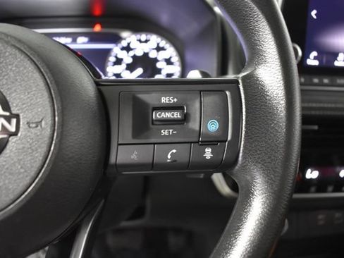 Used 2022 Nissan Rogue SV AWD/4WD image 16