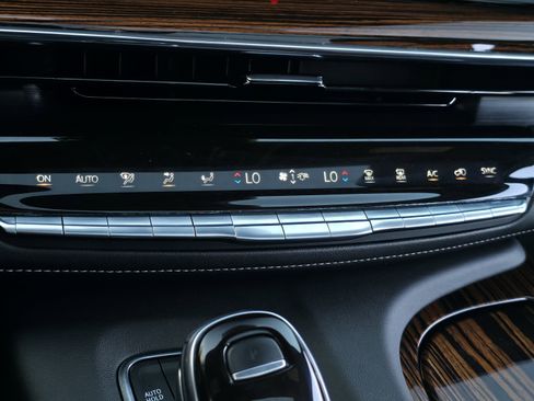 Used 2021 Cadillac Escalade Premium Luxury w/ Driver Assist Tech Package image 25