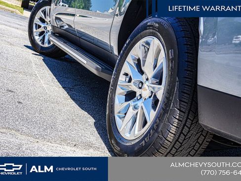New 2025 Chevrolet Suburban Premier w/ Sun And Tow Package AWD/4WD image 13