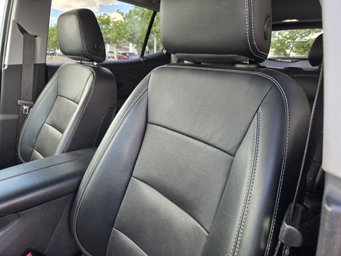 Used 2023 GMC Terrain SLT AWD/4WD image 2
