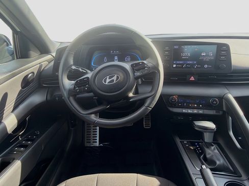 Used 2025 Hyundai Elantra Sport FWD image 19