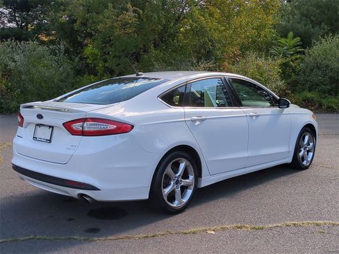 Used 2016 Ford Fusion SE w/ Equipment Group 201A image 4