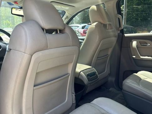 Used 2011 Chevrolet Traverse LT w/ LPO, 'HIT The Road' Package FWD image 15