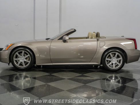 Used 2005 Cadillac XLR RWD image 2
