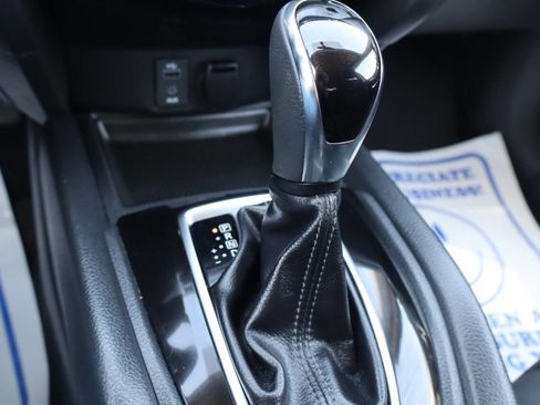 Used 2017 Nissan Rogue SV AWD/4WD image 17