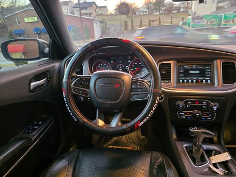 Used 2020 Dodge Charger SXT w/ Leather Interior Group image 19