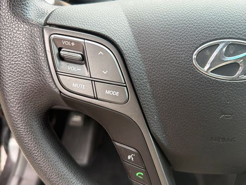 Used 2017 Hyundai Santa Fe SE AWD/4WD image 16