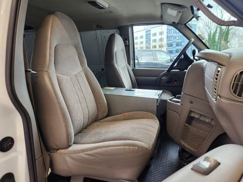 Used 2005 Chevrolet Astro AWD w/ Convenience Package image 17