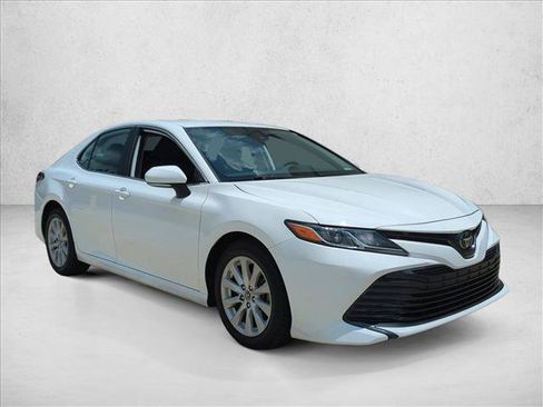 Used 2020 Toyota Camry LE w/ Convenience Package FWD image 3