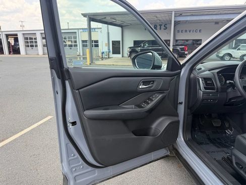 Used 2026 Nissan Rogue SV FWD image 13